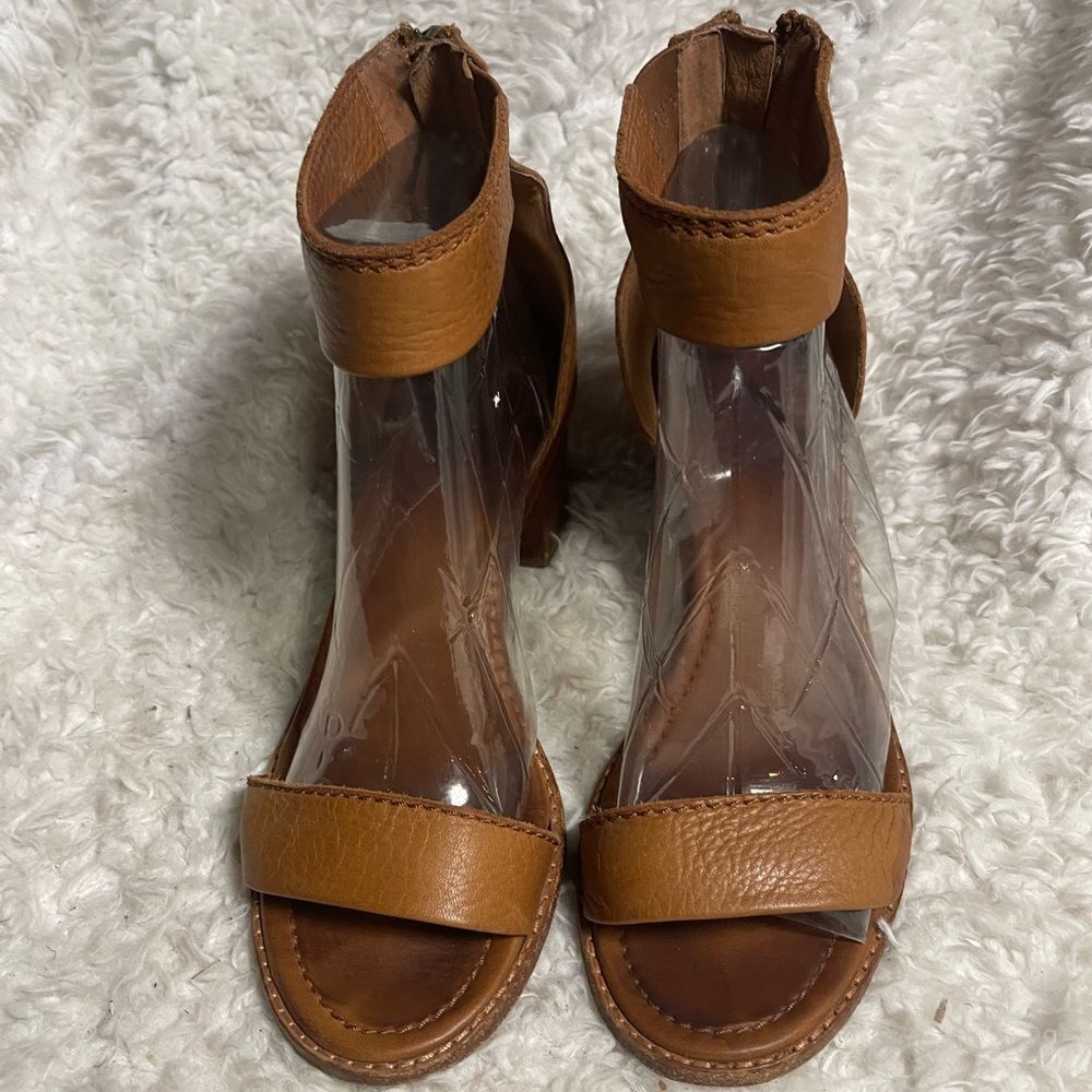 Frye "Brielle" Sandals Leather tan Block heels ankle strap sandals SZ10M . - Picture 1 of 11